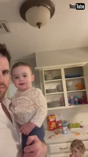 「Toddler Says Dada Each Time Her Mom Asks to Say Mama - 1286308」