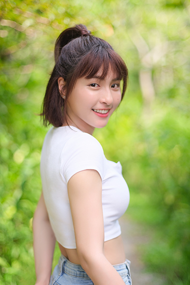 チュンチュンの写真集『QUNing』誌面カット