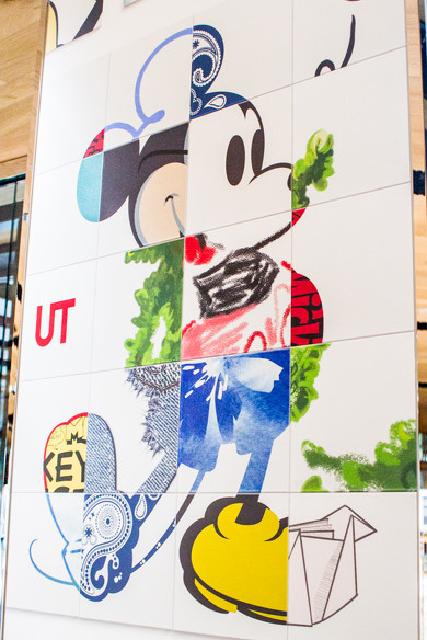 「MICKEY STANDS」コレクションのメインビジュアル