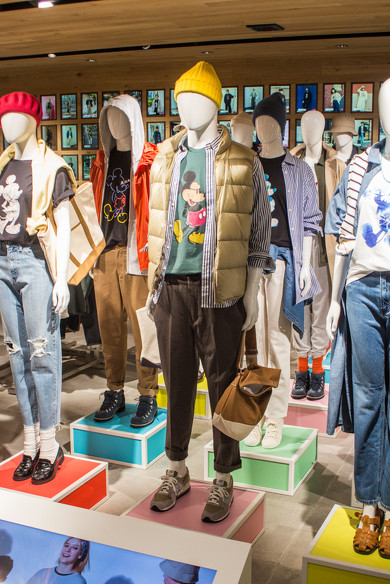 UT 「MICKEY STANDS」コレクションを着たトルソーの画像2