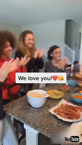 「Kids Wake up Early and Make Breakfast for Family - 1286588」