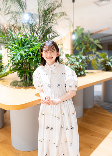 笑顔の山田杏奈