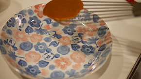 寒天を入れたカレーをお皿からはがしたところ