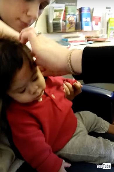 海外動画 補聴器 赤ちゃん baby 感動 笑顔