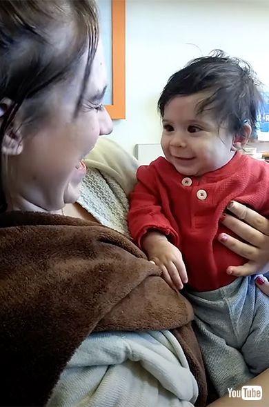 海外動画 補聴器 赤ちゃん baby 感動 笑顔