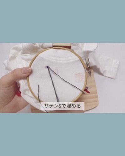 食べこぼしの刺しゅうがかわいい