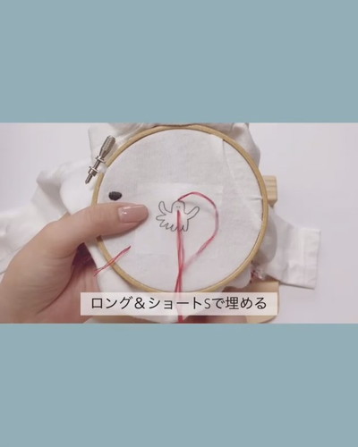 食べこぼしの刺しゅうがかわいい