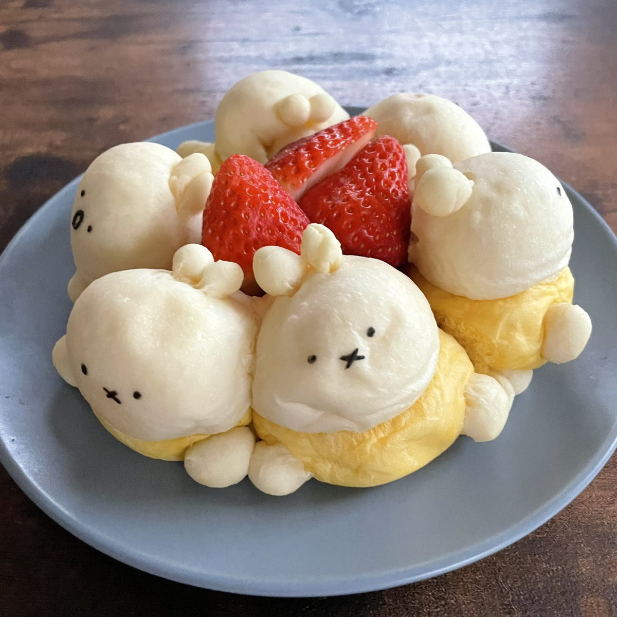 想定外に“怠惰”に仕上がった「ミッフィーパン」がムッチムチでかわいい　「ゆるキャラみたい」「ミッフィー界の力士」