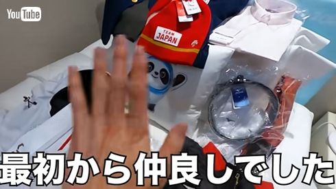 ビン・ドゥンドゥンに手を振る小林選手