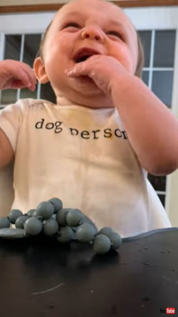 笑い続ける赤ちゃん