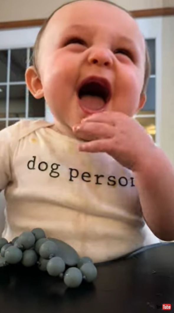 笑い続ける赤ちゃん