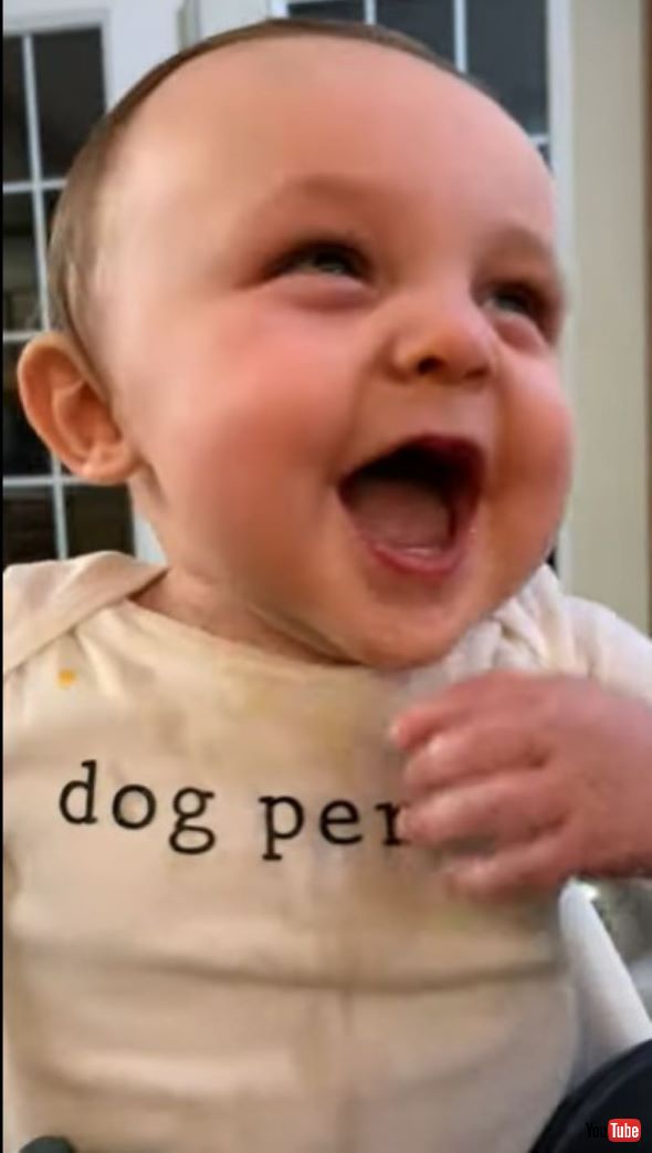 笑い続ける赤ちゃん