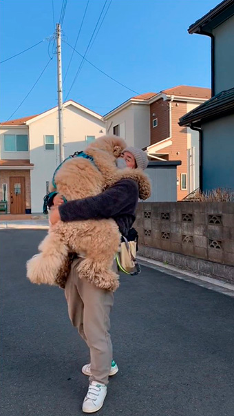 体を持って立ち上がる