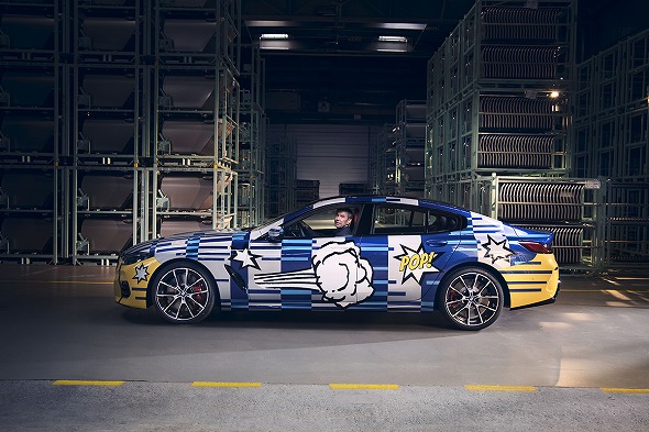 スパイダーマンっぽいシートもいいね BMW、アメコミ風ポップ