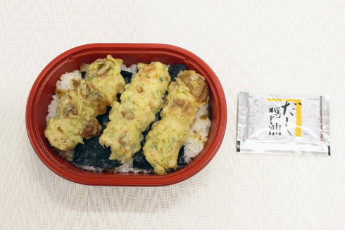 ちくわの磯辺揚げだけが入ったローソンストア100の弁当