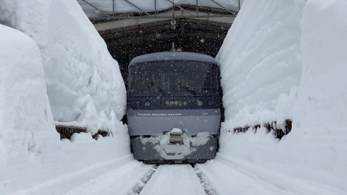 立山駅名物『雪の壁』
