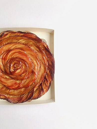 細かすぎるりんごタルト・ジャムを塗ったあと