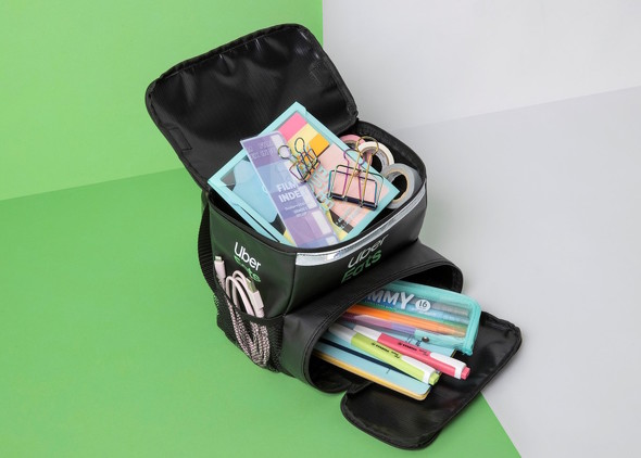 Uber Eats 配達用バッグ型 BIG POUCH 使用イメージ3