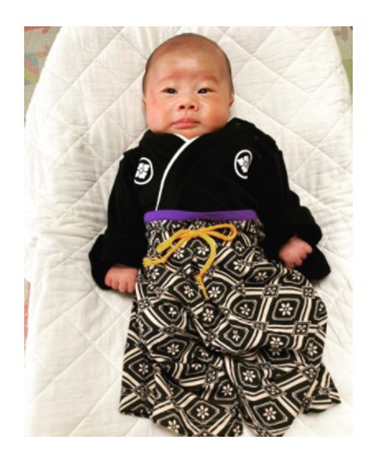 晴れ姿で決めたやしろ優の息子