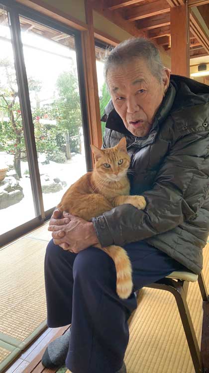 おじいちゃんと猫ちゃんの写真