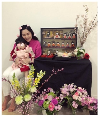 平野ノラさん、初節句の親子ショット