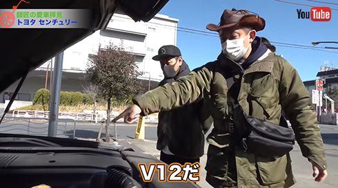 エンジンルームにはV12エンジン