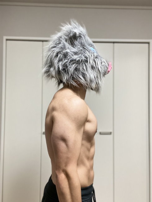 伊之助ボディになるまで毎日腹筋ローラーさん