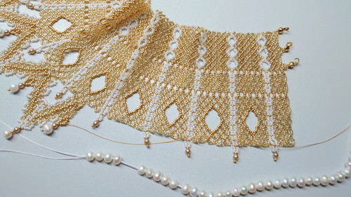 ビーズで編んだビザンツ襟