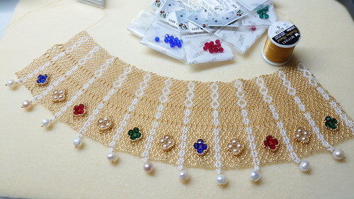 ビーズで編んだビザンツ襟