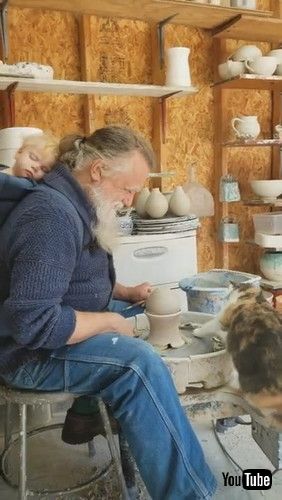 「Cat Plays With Pottery Wheel || ViralHog」