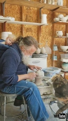「Cat Plays With Pottery Wheel || ViralHog」