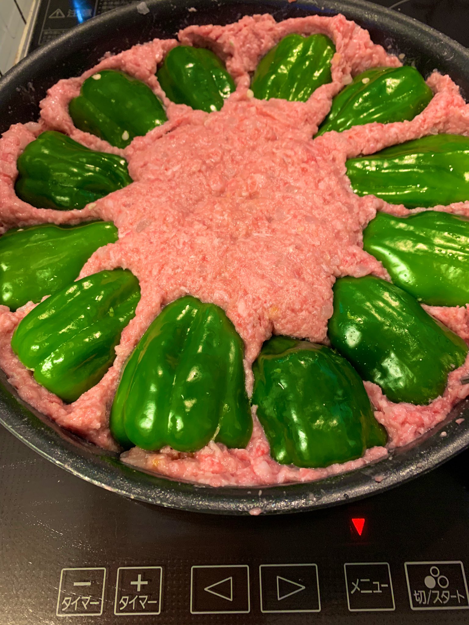 この手があったか……！　主従逆転な“肉のピーマン詰め”が今晩まねしたくなる天才的発想