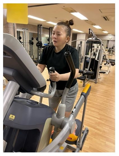 トレーニングに励む華原朋美