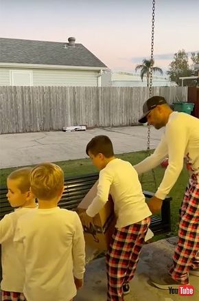 海外 サプライズ動画 男の子 boy プレゼント クリスマス 子犬 感涙