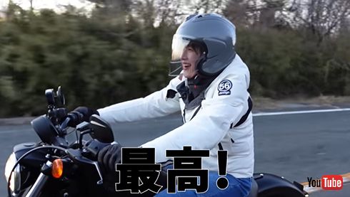 ハーレーに乗って気分最高の大島さん