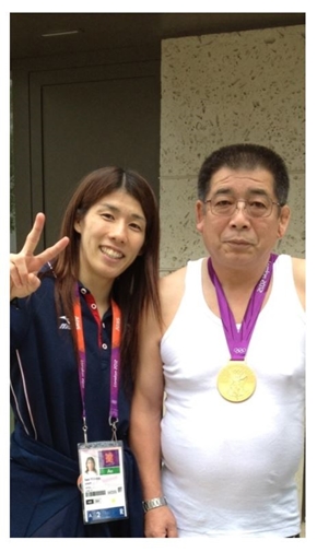 吉田さんと生前の栄勝さん