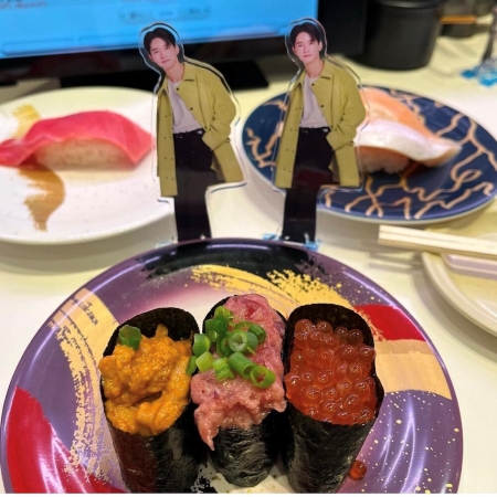 お寿司とアクスタ