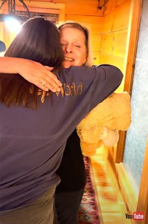 海外 サプライズ動画 女性 Woman 赤ちゃん baby おばあちゃん Grandma