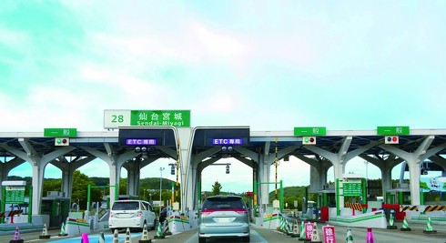 地震影響で東北自動車道など一部区間で通行止めに