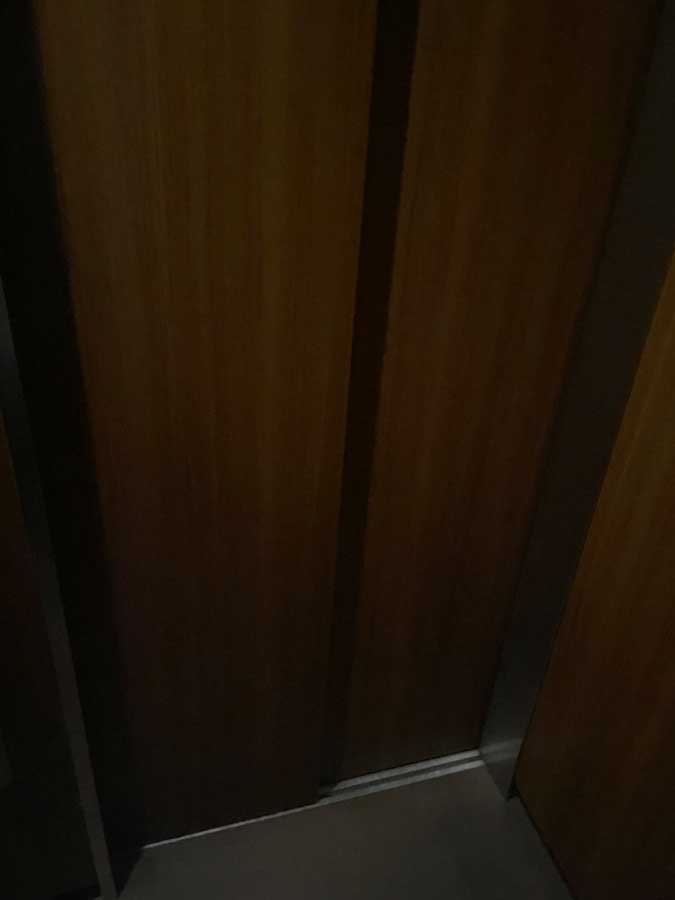 「外に出るときはスマホの充電を」　地震でエレベーターが停止、閉じ込められた人のアドバイスに「参考になる」「気をつけたい」の声