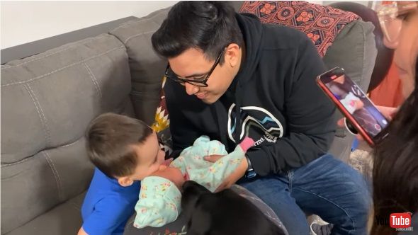 赤ちゃん 初対面 妹 お兄ちゃん アメリカ