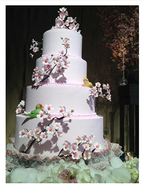桜をモチーフにしたウェディングケーキ