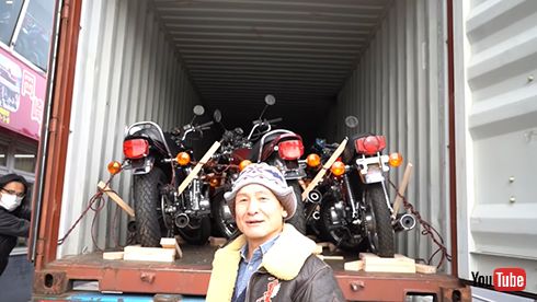コンテナの中にはレアなバイクがいっぱい！