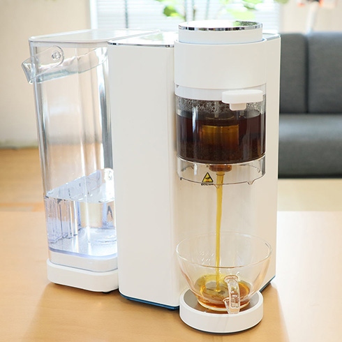 蒸らし時間までお任せできて便利！　お茶の種類にあわせた温度で抽出してくれる全自動ティーメーカー　「茶葉リスタ」をサンコーが発売