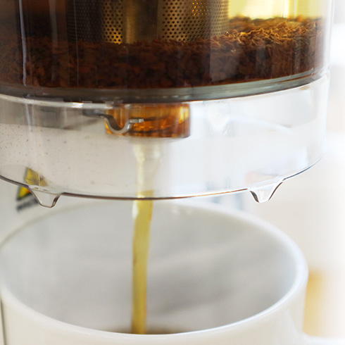 蒸らし時間までお任せできて便利！　お茶の種類にあわせた温度で抽出してくれる全自動ティーメーカー　「茶葉リスタ」をサンコーが発売