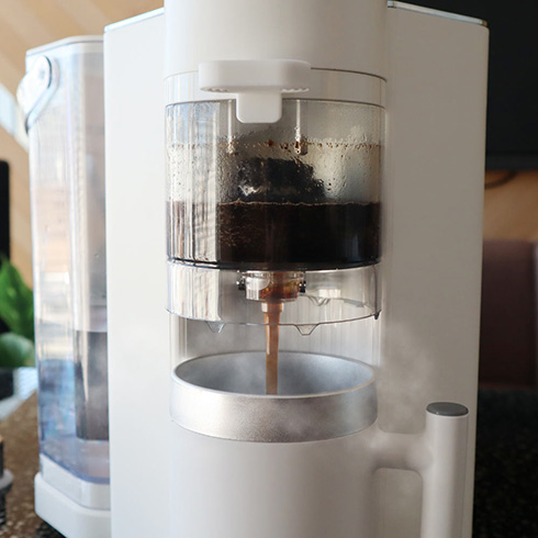 蒸らし時間までお任せできて便利！　お茶の種類にあわせた温度で抽出してくれる全自動ティーメーカー　「茶葉リスタ」をサンコーが発売
