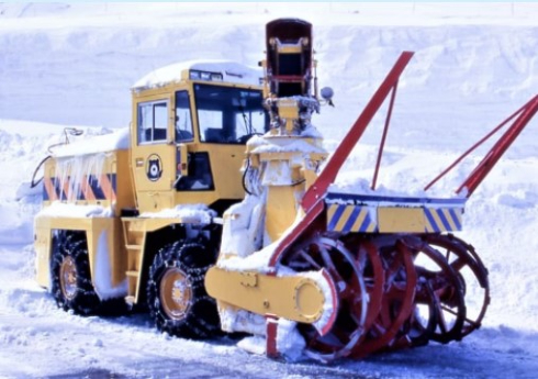 立山黒部アルペンルートの除雪