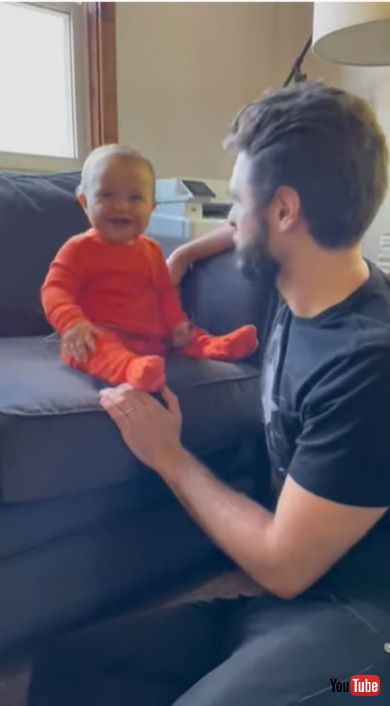 ノリノリのパパと赤ちゃん