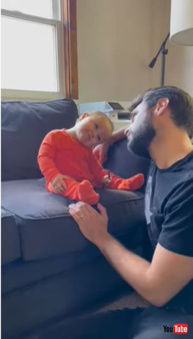 ノリノリのパパと赤ちゃん