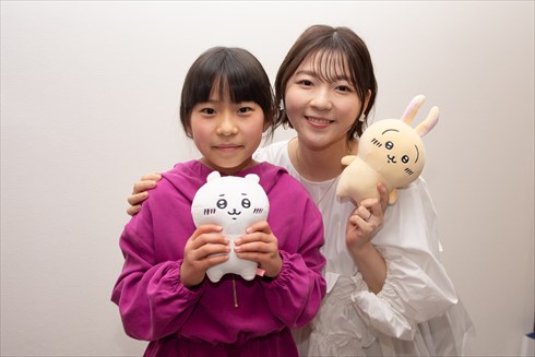 「ちいかわ」声優の青木遥と小澤亜李